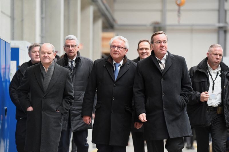 &copy; Reuters. German Chancellor Olaf Scholz, German Defence Minister Boris Pistorius and CEO of Rheinmetall Armin Papperger visit a production line at the future site of an arms factory where weapons maker Rheinmetall plans to produce artilleries from 2025, in Unterlue