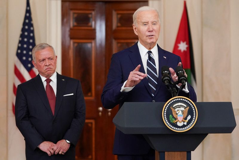 &copy; Reuters. U.S. President Joe Biden delivers remarks, at a press conference with Jordan's King Abdullah following their meeting, at the White House in Washington, U.S., February 12, 2024.  REUTERS/Kevin Lamarque