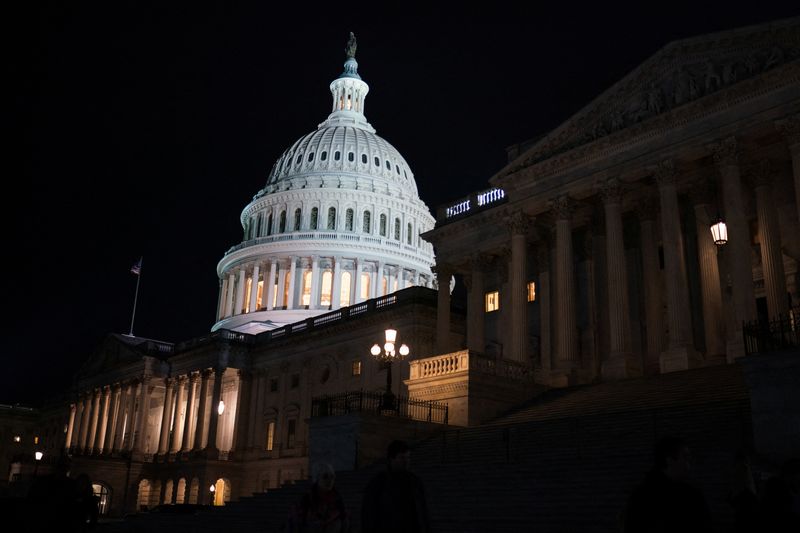 &copy; Reuters. مبنى الكابيتول الأمريكي في واشنطن أثناء بدء مجلس الشيوخ التصويت لصالح قانون يقر حزمة مساعدات لأوكرانيا وإسرائيل وتايوان في التاسع من فبراي