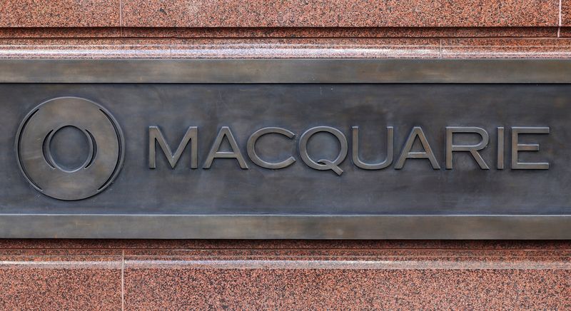&copy; Reuters. 　２月１３日、豪投資銀行大手マッコーリー・グループは１３日、２０２３年４─１２月の利益が大幅に減少したと発表した。写真はマッコーリーのロゴ。シドニーで２０１６年５月撮影（