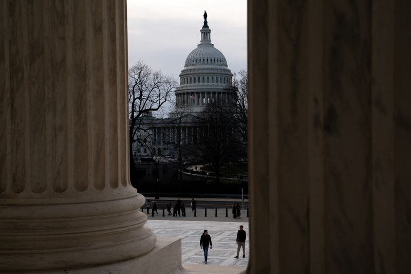 &copy; Reuters. مبنى الكابيتول الأمريكي في واشنطن أثناء بدء مجلس الشيوخ التصويت لصالح قانون يقر حزمة مساعدات لأوكرانيا وإسرائيل وتايوان في التاسع من فبراي