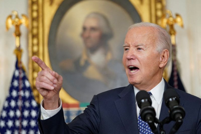 &copy; Reuters. FILE PHOTO: U.S. President Joe Biden gestures as he delivers remarks at the White House in Washington, U.S., February 8, 2024. REUTERS/Kevin Lamarque/File Photo