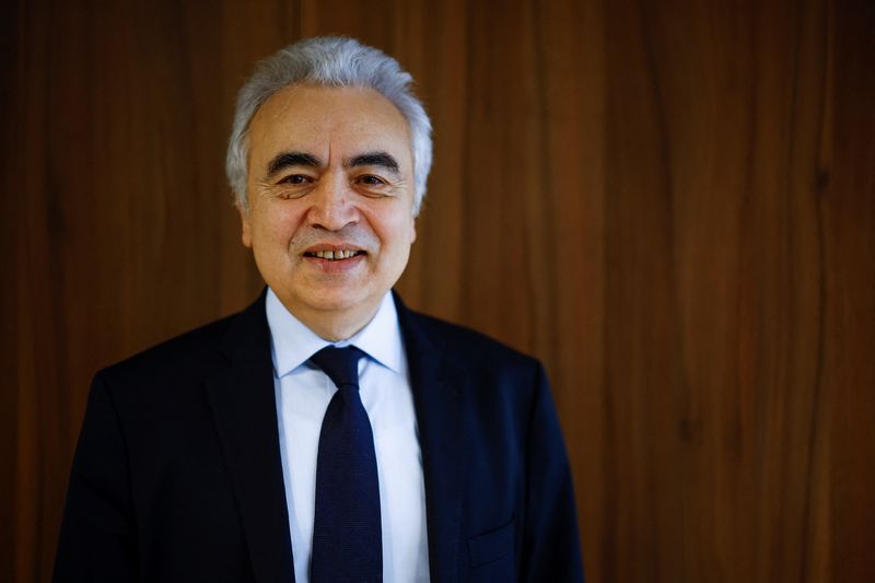 &copy; Reuters. FILE PHOTO: The International Energy Agency chief Fatih Birol poses during an interview with Reuters in Paris, France, December 15, 2023. REUTERS/Sarah Meyssonnier/File Photo