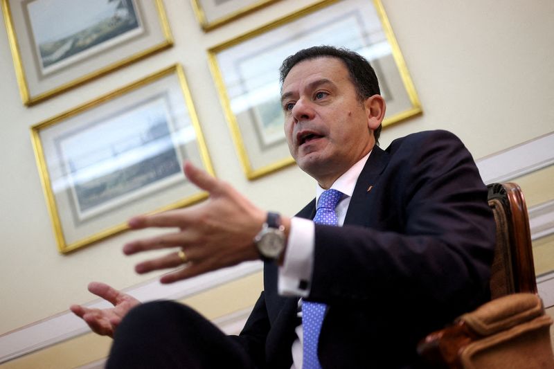 &copy; Reuters. FILE PHOTO: Luis Montenegro, President of the Social Democratic Party, the main opposition in Portugal, gestures during an interview with Reuters, in Lisbon, Portugal, December 5, 2023. REUTERS/Pedro Nunes