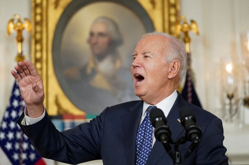 &copy; Reuters. FILE PHOTO: U.S. President Joe Biden reacts as he delivers remarks at the White House in Washington, U.S., February 8, 2024. REUTERS/Kevin Lamarque/File Photo