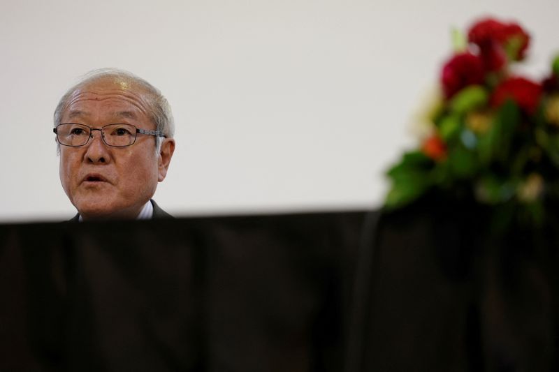 © Reuters. FILE PHOTO: Japanese Finance Minister Shunichi Suzuki attends a news conference during the annual meeting of the International Monetary Fund and the World Bank, following last month's deadly earthquake, in Marrakech, Morocco, October 13, 2023. REUTERS/Susana Vera/File Photo