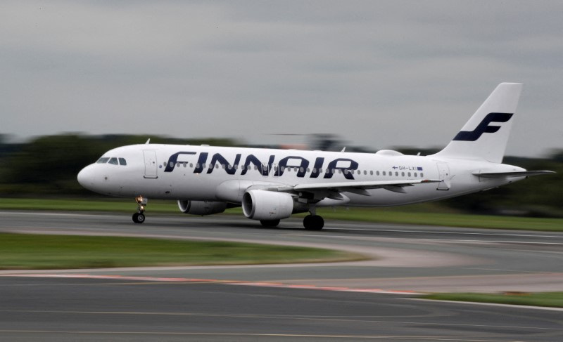 &copy; Reuters. FOTO DE ARCHIVO. Un avión Airbus A320-200 de Finnair se prepara para despegar del aeropuerto de Mánchester, Reino Unido. 4 de septiembre de 2018. REUTERS/Phil Noble