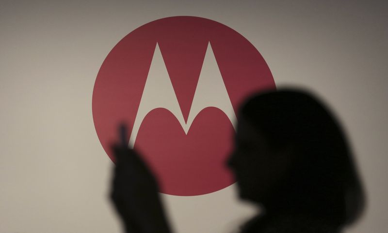 &copy; Reuters. A woman takes a picture in front of a Motorola logo before the worldwide presentation of the Moto G mobile phone in Sao Paulo November 13, 2013. REUTERS/Nacho Doce/File Photo