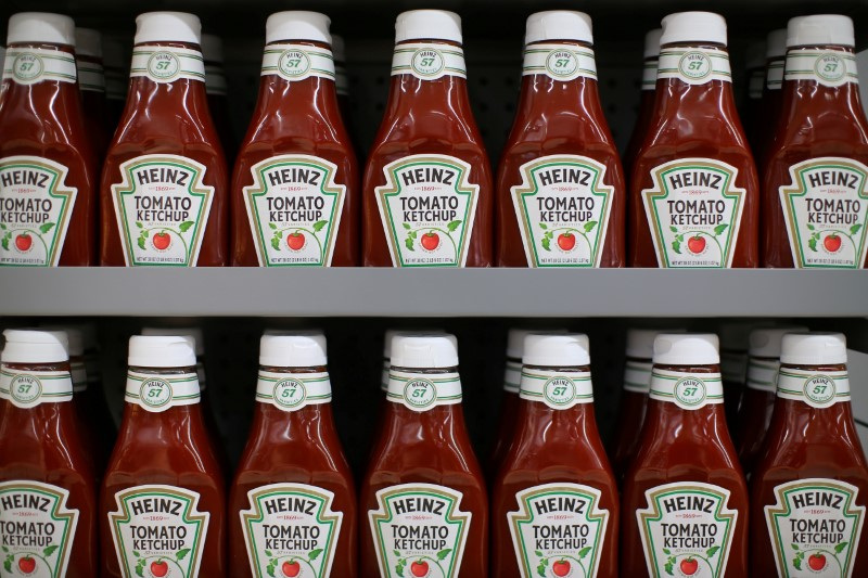 &copy; Reuters. FILE PHOTO: Heinz tomato Ketchup is show on display during a preview of a new Walmart Super Center prior to its opening in Compton, California, U.S., January 10, 2017.  REUTERS/Mike Blake/File Photo/File Photo