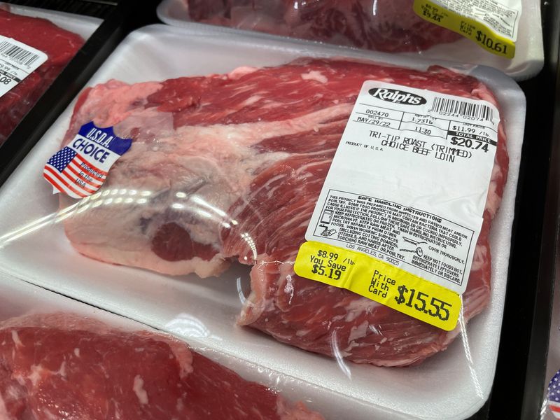 &copy; Reuters. Beef is seen in a supermarket, as inflation continues to hit consumers with the annual CPI increasing 8.3% in the 12 months through April, in Los Angeles, California, U.S. May 27, 2022. REUTERS/Lucy Nicholson/File Photo