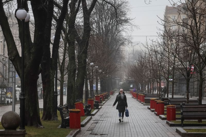 &copy; Reuters. A woman smokes as she walks on the main street Khreshchatyk, amid Russia's attack on Ukraine, in central Kyiv, Ukraine February 14, 2024. REUTERS/Gleb Garanich