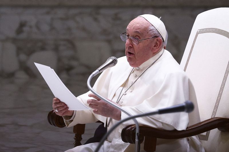&copy; Reuters. Foto del miércoles del papa Francisco en una audiencia general en el Vaticano 
Feb 14, 2024. REUTERS/Guglielmo Mangiapane