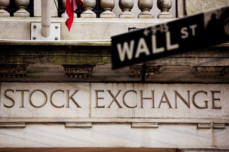 &copy; Reuters. Dettaglio dell'ingresso della Borsa di New York a Wall Street. REUTERS/Lucas Jackso/