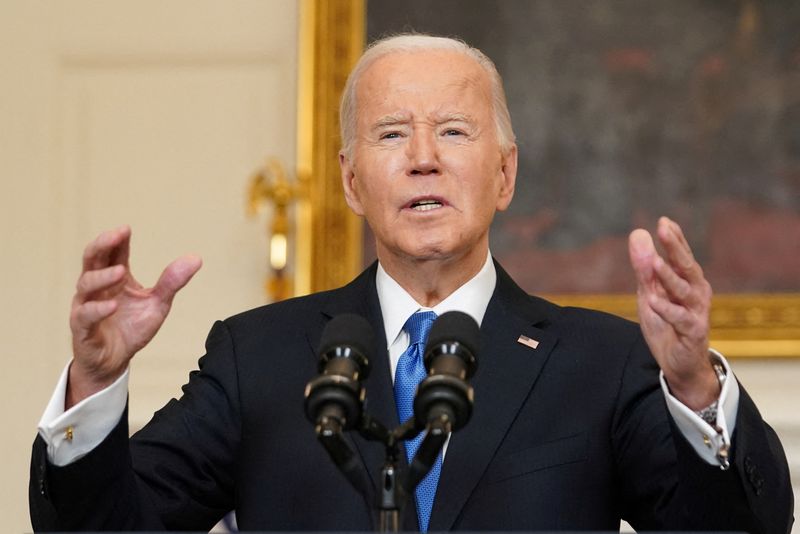 &copy; Reuters. FILE PHOTO: U.S. President Joe Biden speaks about the aid package for Ukraine, from the State Dining Room of the White House in Washington, D.C., U.S., February 13, 2024. REUTERS/Kevin Lamarque/File Photo