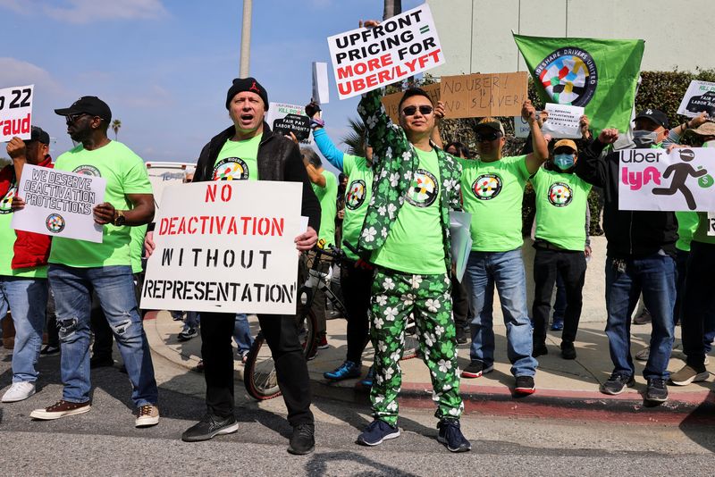 © Reuters. Uber, Lyft and DoorDash drivers strike, during what they are calling 