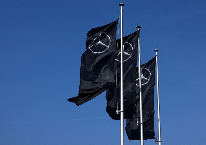 &copy; Reuters. The logo of Mercedes-Benz is seen outside a Mercedes-Benz car dealer in Brussels, Belgium June 1, 2023. REUTERS/Yves Herman/File Photo