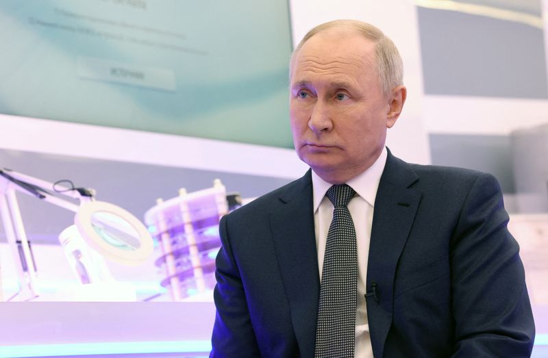 &copy; Reuters. Russia's President Vladimir Putin gives an interview to journalist Pavel Zarubin in Moscow, Russia, February 14, 2024. Sputnik/Alexander Kazakov/Pool via REUTERS