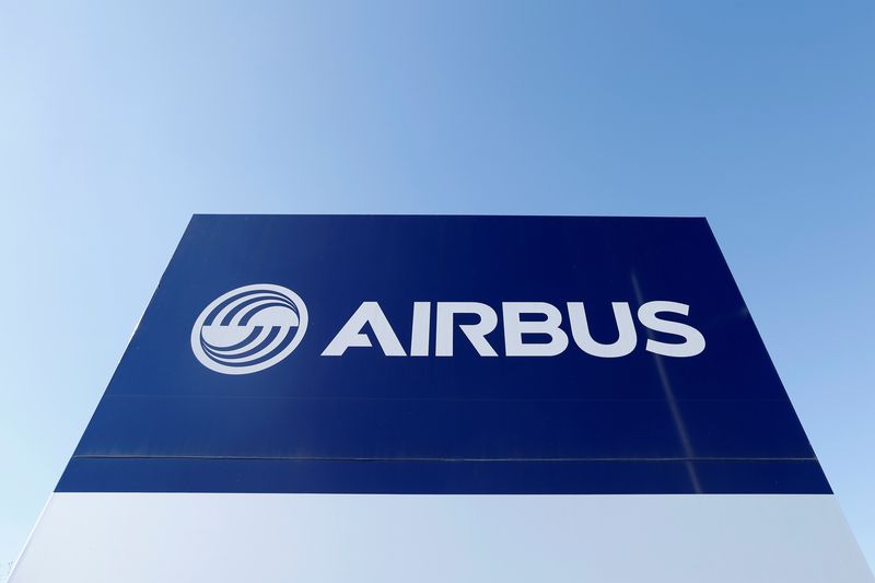 &copy; Reuters. Il logo Airbus presso la sede del gruppo a Blagnac, vicino Tolosa. REUTERS/Regis Duvignau