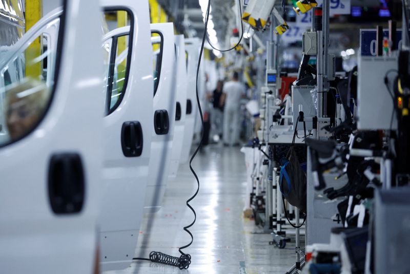 © Reuters. Staff members work at the assembly line of Stellantis' Sevel van-making plant in Atessa, Italy, January 23, 2024. REUTERS/Remo Casilli/File Photo