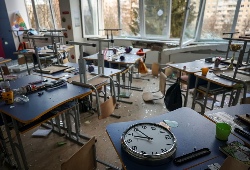 &copy; Reuters. Una escuela destruida durante un ataque con misiles rusos, en medio del ataque de Rusia a Ucrania, en Leópolis, Ucrania. 15 de febrero de 2024. REUTERS/Roman Baluk