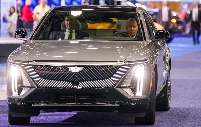&copy; Reuters. FILE PHOTO: U.S. President Joe Biden drives a Cadillac LYRIQ electric SUV with a U.S. Secret Service agent in the passenger seat beside him during a visit to the Detroit Auto Show, to highlight electric vehicle manufacturing in America, in Detroit, Michig