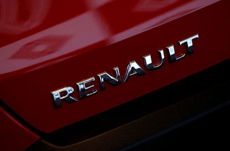&copy; Reuters. FILE PHOTO: Renault's logo seen on the boot of the new and advanced Kwid car at a launch event in New Delhi, India, January 9, 2024. REUTERS/Sahiba Chawdhary/File Photo