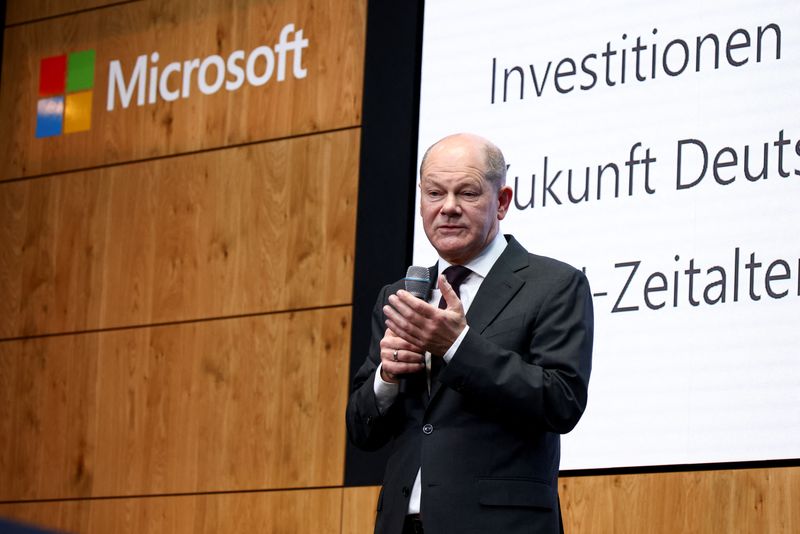 &copy; Reuters. Chanceler alemão, Olaf Scholz, visita escritório da Microsoft em Berlim
15/02/2024
REUTERS/Liesa Johannssen