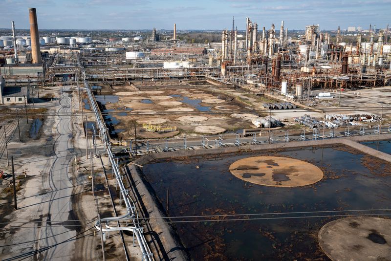 &copy; Reuters. FILE PHOTO: A general view of the PES Refinery in Philadelphia, Pennsylvania, U.S., October 31, 2020. Picture taken October 31, 2020. REUTERS/Dane Rhys/File Photo