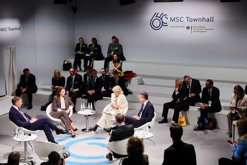 &copy; Reuters. وزير المالية الألماني كريستيان ليندنر يتحدث خلال ندوة في مؤتمر ميونيخ للأمن في ميونيخ بألمانيا يوم الجمعة. تصوير: فولفجانج راتاي - رويترز.