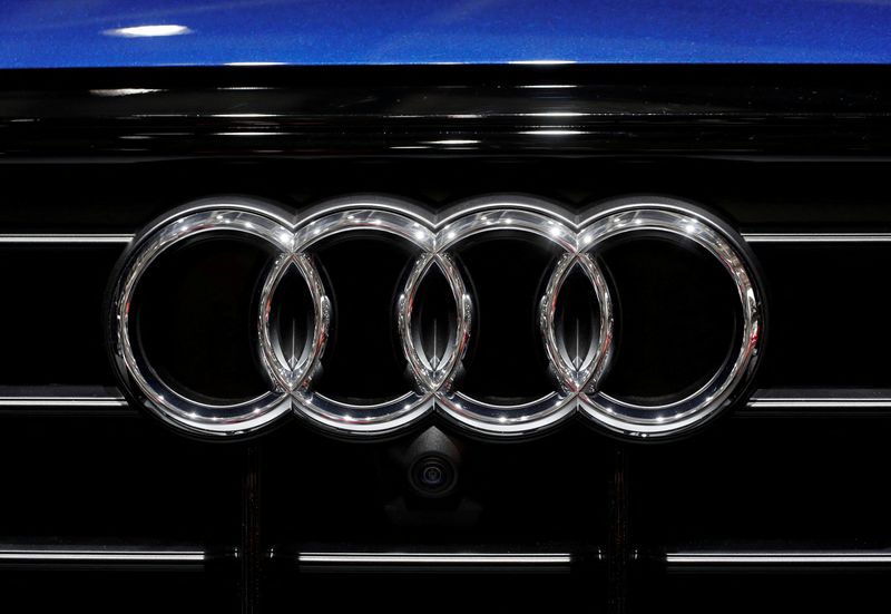 &copy; Reuters. FOTO ARCHIVO: El logotipo de Audi se ve durante el primer día de prensa del salón del automóvil de París, en París, Francia. 2 de octubre de 2018. REUTERS/Benoit Tessier/Archivo