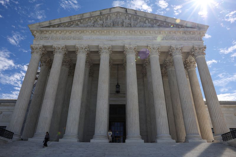 &copy; Reuters. The U.S. Supreme Court building is seen on the day that Justices Clarence Thomas and Samuel Alito released their delayed financial disclosure reports and the reports were made public in Washington, U.S., August 31, 2023. REUTERS/Kevin Wurm/File Photo