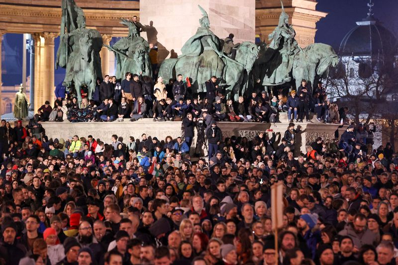 &copy; Reuters. People take a part in a demonstration after the resignation of the country's President Katalin Novak and former Justice Minister Judit Varga in Budapest, Hungary, February 16, 2024. REUTERS/Bernadett Szabo