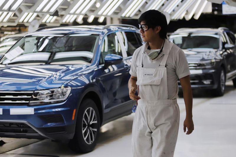 &copy; Reuters. FILE PHOTO: Volkswagen Tiguan cars are pictured in a production line at company's assembly plant in Puebla, Mexico, July 10, 2019. Picture taken on July 10, 2019. REUTERS/Imelda Medina/File Photo