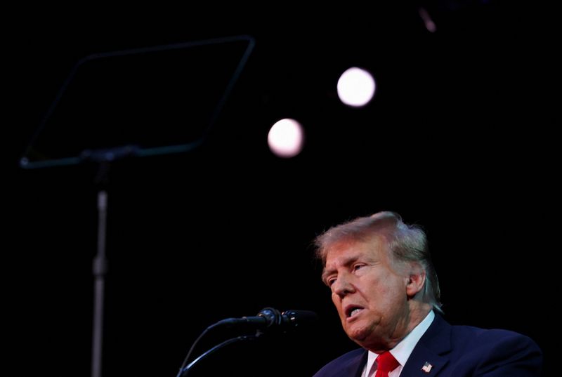 &copy; Reuters. FILE PHOTO: Former U.S. President and Republican presidential candidate Donald Trump holds a rally in advance of the New Hampshire presidential primary election in Rochester, New Hampshire, U.S., January 21, 2024. REUTERS/Mike Segar/File Photo