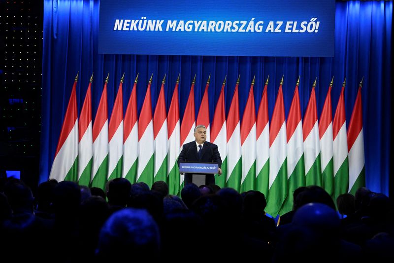 © Reuters. رئيس الوزراء المجري فيكتور أوربان يلقي خطاب حالة الأمة السنوي في بودابست يوم السبت . صورة لرويترز من ممثل لوكالات الأنباء .   