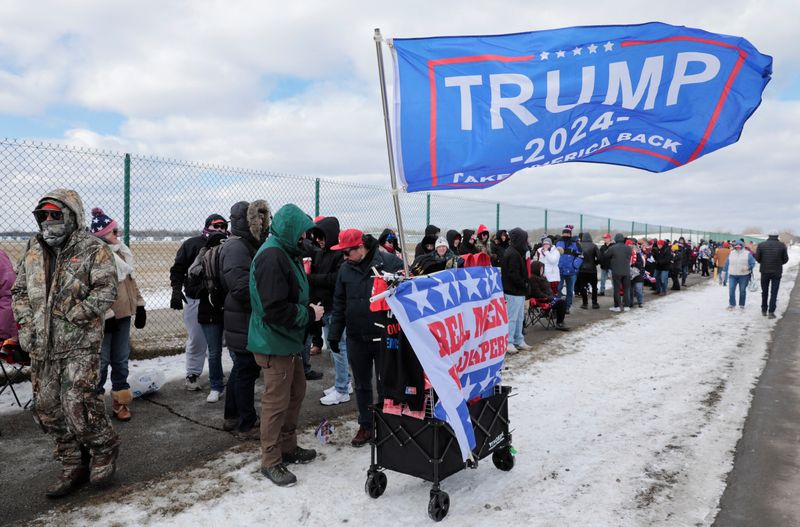 © Reuters. Supporters attend a campaign rally for former U.S. President Donald Trump in Waterford Township, Michigan, U.S., February 17, 2024.  REUTERS/Rebecca Cook