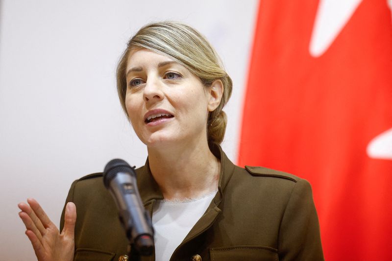 &copy; Reuters. FILE PHOTO: Canadian Foreign Minister Melanie Joly speaks during a joint press conference with Ukrainian counterpart Dmytro Kuleba, amid Russia's attack on Ukraine, in Kyiv, Ukraine February 2, 2024. REUTERS/Valentyn Ogirenko/File Photo