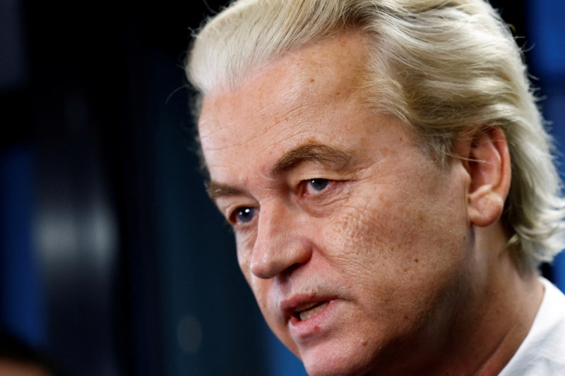&copy; Reuters. FOTO DE ARCHIVO: El político neerlandés de extrema derecha y líder del partido PVV, Geert Wilders, durante una rueda de prensa en La Haya, Países Bajos. 24 de noviembre de 2023. REUTERS/Piroschka van de Wouw