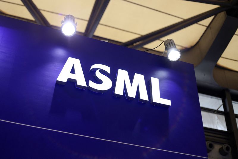 &copy; Reuters. The logo of chip equipment maker ASML is seen at its booth during Semicon China, a trade fair for the semiconductor industry, in Shanghai, China June 29, 2023. REUTERS/Nicoco Chan/File Photo
