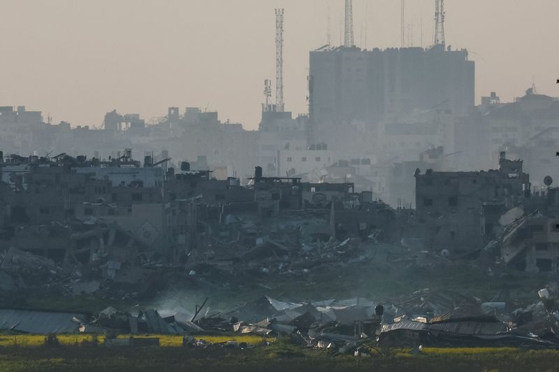 &copy; Reuters. Des bâtiments en ruine à Gaza des frappes militaires israéliennes. /Photo prise le 19 février 2024/REUTERS/Susana Vera