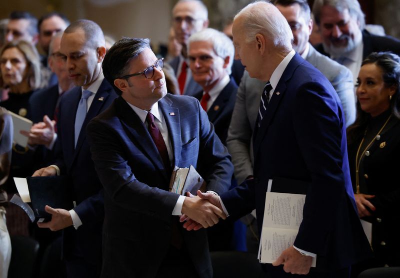 &copy; Reuters. File photo: U.S. President Joe Biden shakes hands with U.S. House Speaker Mike Johnson (R-LA) during the annual National Prayer Breakfast at the U.S. Capitol in Washington, D.C., U.S., February 1, 2024. REUTERS/Evelyn Hockstein/File photo