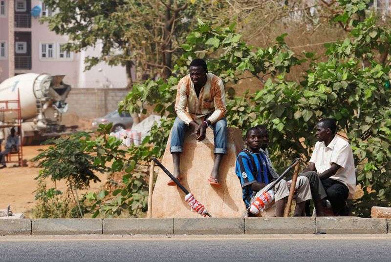 &copy; Reuters. FILE PHOTO: Men sit as they wait for a prospective employer for the day in Abuja, Nigeria December 19, 2018. REUTERS/Afolabi Sotunde/File Photo