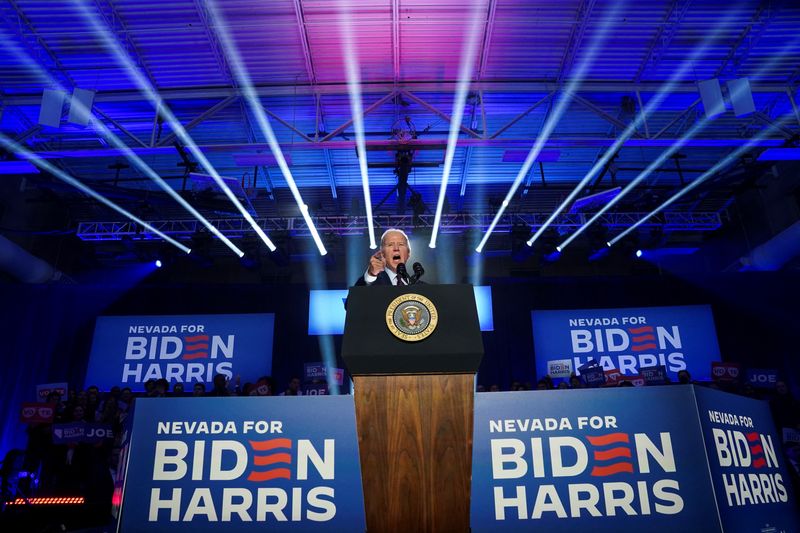 © Reuters. U.S. President Joe Biden holds a campaign rally ahead of the state's Democratic presidential primary, in Las Vegas, Nevada, U.S. February 4, 2024. REUTERS/Kevin Lamarque/File Photo