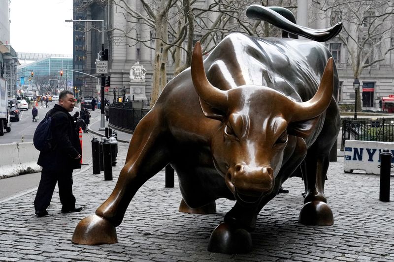 &copy; Reuters. FOTO DE ARCHIVO. El toro de Wall Street en el barrio de Manhattan de la ciudad de Nueva York, Nueva York, Estados Unidos. 16 de enero de 2019. REUTERS/Carlo Allegri