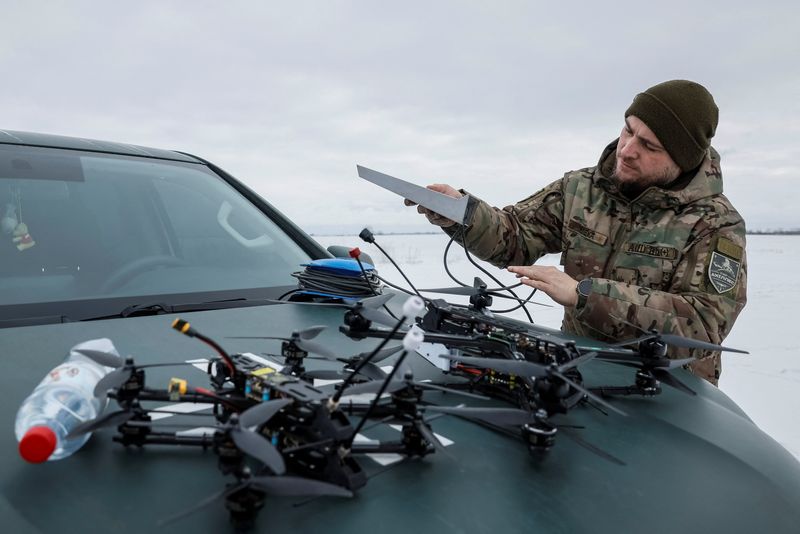 &copy; Reuters. Ukrainian serviceman of the "Achilles" Attack Drone Battalion of the 92nd Separate Assault Brigade of the Ukrainian Armed Forces with the call sign "Leleka", 36, prepares first-person view (FPV) drones at a practice, amid Russia's attack on Ukraine, at an