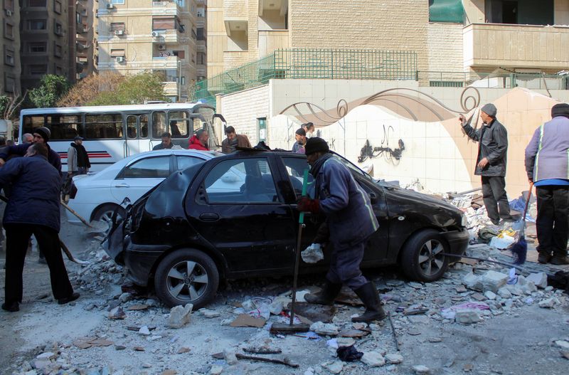 &copy; Reuters. Ataque no distrito de Kafr Sousa em Damasco
 21/2/2024    REUTERS/Firas Makdesi