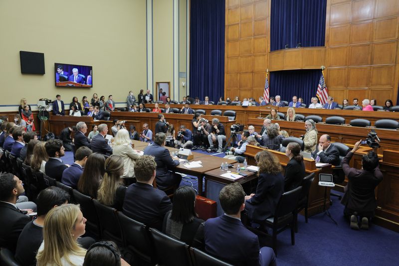 &copy; Reuters. The House Oversight and Accountability Committee holds an impeachment inquiry hearing into U.S. President Joe Biden, focused on his son Hunter Biden's foreign business dealings, on Capitol Hill in Washington, U.S., September 28, 2023. REUTERS/Jim Bourg/Fi