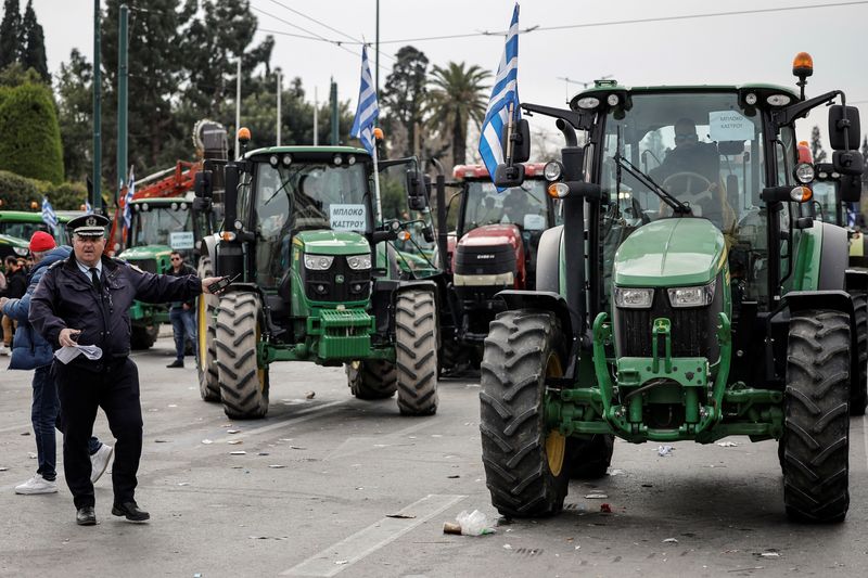 &copy; Reuters. Les agriculteurs quittent Athènes après une manifestation. /Photo prise le 21 février 2024/REUTERS/Louisa Gouliamaki