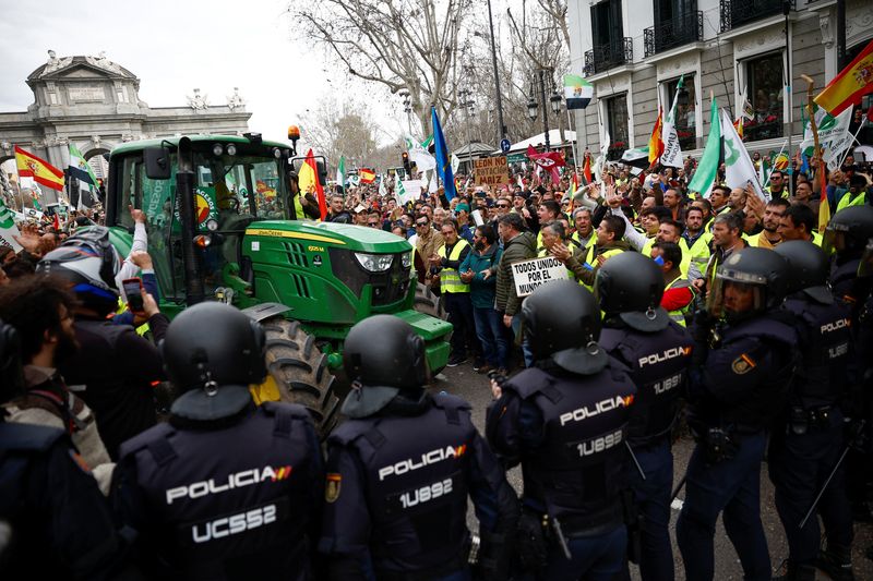 &copy; Reuters. Les agriculteurs espagnols manifestent à Madrid. /Photo prise le 21 février 2024/REUTERS/Juan Medina