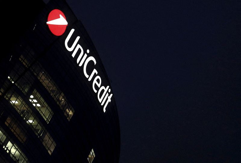 &copy; Reuters. FILE PHOTO: The headquarters of UniCredit bank in Milan, Italy, February 8, 2016. REUTERS/Stefano Rellandini/File Photo